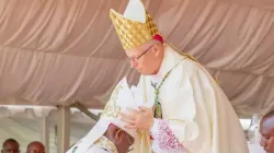 Erzbischof Hubertus van Megen vollzieht die Bischofsweihe von John Kiplimo Lelei zum Weihbischof der kenianischen Diözese Eldoret am 25. Mai 2024 / Bistum Eldoret, Kenia