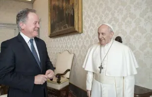 David Beasley (links) mit Papst Franziskus am 28. Januar 2021 / Vatican Media / CNA Deutsch 