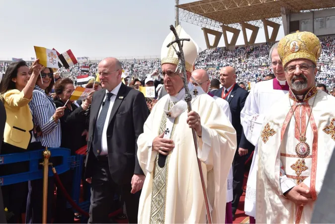 Papst Franziskus beim Einzug im Stadion der Luftwaffe am 29. April 2017.