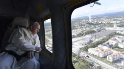 Papst Franziskus beim Anflug auf das Heiligtum Unserer Lieben Frau von Fatima am 12. Mai 2017. / Agencia LUSA