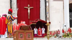 Pfingstsonntag 2017 auf dem Petersplatz / CNA / Daniel Ibanez