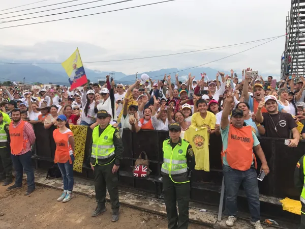 Pilger freuen sich über den Besuch von Papst Franziskus in Villavicencio am 8. September 2017