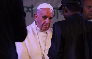 Papst Franziskus begrüßte die Vertreter der Rohingya einzeln. / Edward Pentin / CNA / NCR 