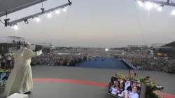 Papst Franziskus begrüßt Pilger beim Weltjugendtag auf dem  Campo San Juan Pablo II / Vatican Media