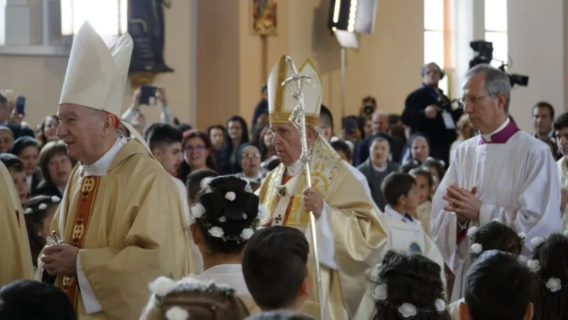 Papst Franziskus beim Einzug in die Kirche