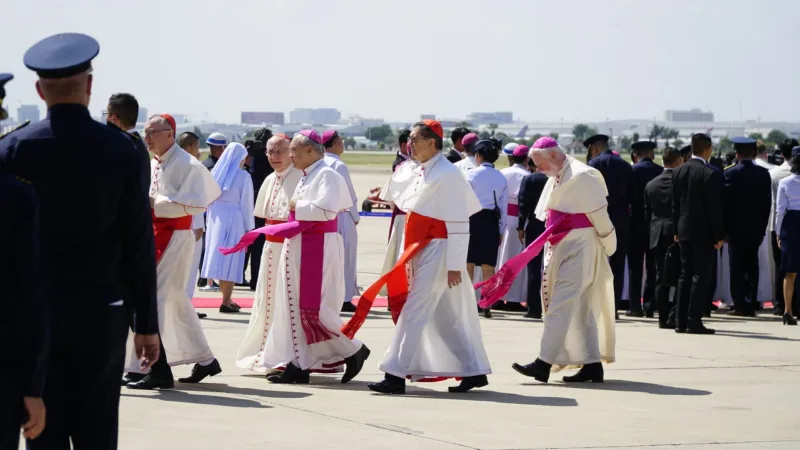 Prozession der Prälaten: Ankunft von Papst Franziskus in Thailand am 20. November 2019