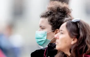 Pilger auf dem Petersplatz am 26. Februar 2020. Der Vatikan hat mehrere Großveranstaltungen abgesagt und weitere Maßnahmen gegen eine Ansteckung mit dem Corona-Virus ergriffen. / Daniel Ibanez / CNA Deutsch 