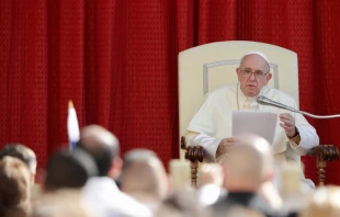 Papst Franziskus spricht bei der Generalaudienz am 9. September 2020 / Daniel Ibanez / CNA Deutsch 