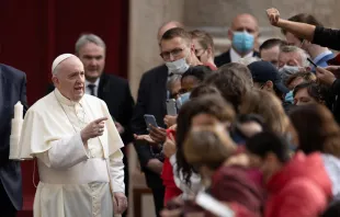 Papst Franziskus begrüßt Pilger zur Generalaudienz am 30. September 2020 im Vatikan. / Daniel Ibanez / CNA Deutsch 