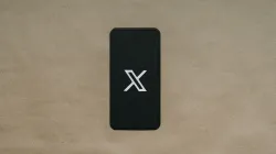 Logo von X auf einem Smartphone / Kelly Sikkema / Unsplash